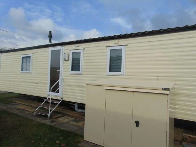 Colchester Road Clacton-on-Sea 2 bedroom Property for sale CO16