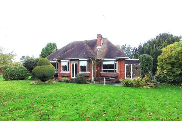 Highlands Road Wolverhampton 3 bedroom Detached for sale WV3