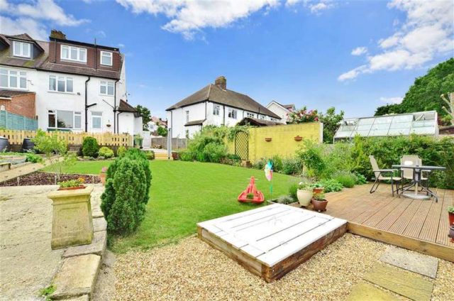 Longlands Avenue Coulsdon 3 bedroom Semi-Detached for sale CR5