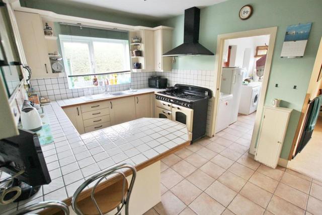  Image of 6 Bedroom Detached for sale at Iddesleigh Road, Winton Banks, Bournemouth