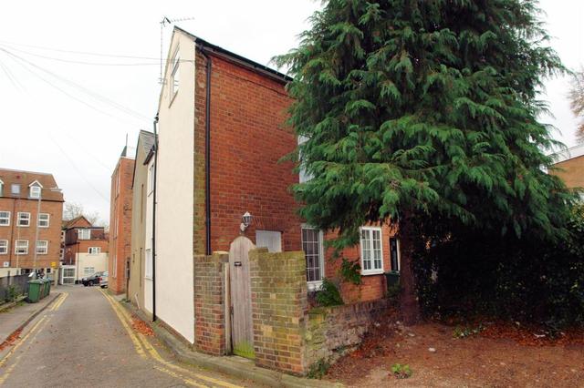  Image of 1 Bedroom End of Terrace for sale at St. Marys Row, Aylesbury