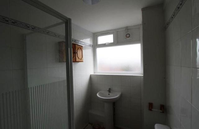  Image of 2 Bedroom Flat to rent at Selmans Hill, Walsall