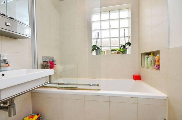  Image of 1 Bedroom Flat to rent at Kensington Church Street, West Kensington, W8