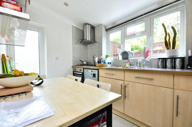  Image of 1 Bedroom Flat to rent at Kensington Church Street, West Kensington, W8