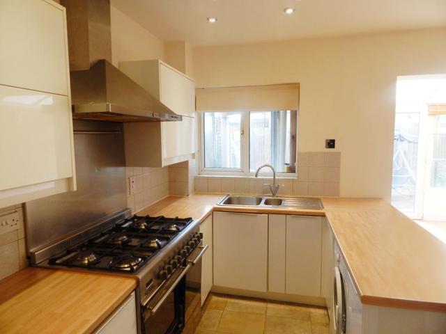  Image of 3 Bedroom Flat to rent at Delme Crescent, Kidbrook, SE3