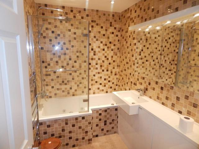 Image of 3 Bedroom Flat to rent at Delme Crescent, Kidbrook, SE3