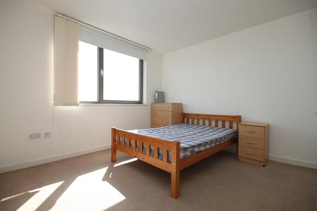  Image of 2 Bedroom Flat to rent at Kelday Heights, Spencer Way, London, E1