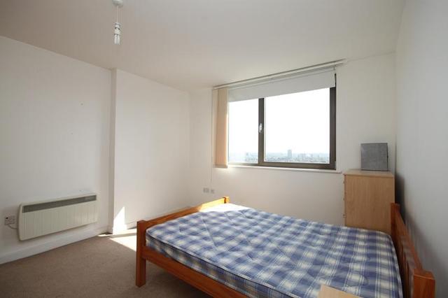  Image of 2 Bedroom Flat to rent at Kelday Heights, Spencer Way, London, E1