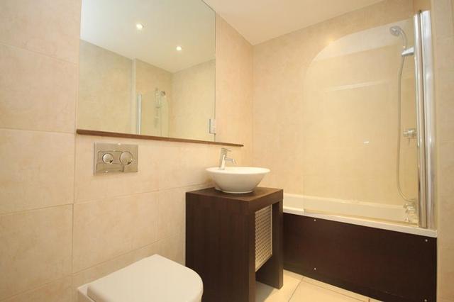  Image of 2 Bedroom Flat to rent at Kelday Heights, Spencer Way, London, E1