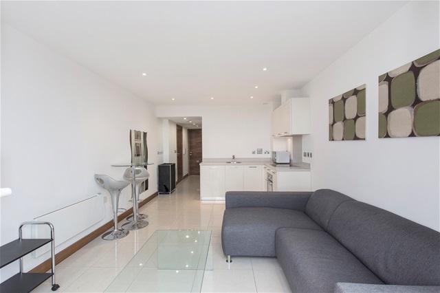  Image of 1 Bedroom Flat to rent at Panoramic Tower, Canary Wharf, E14