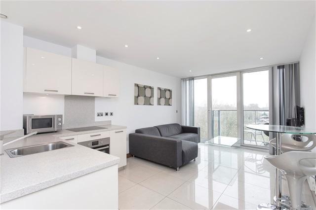  Image of 1 Bedroom Flat to rent at Panoramic Tower, Canary Wharf, E14