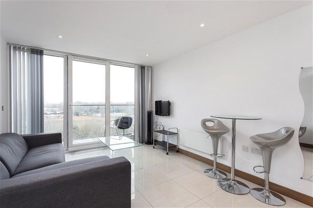  Image of 1 Bedroom Flat to rent at Panoramic Tower, Canary Wharf, E14