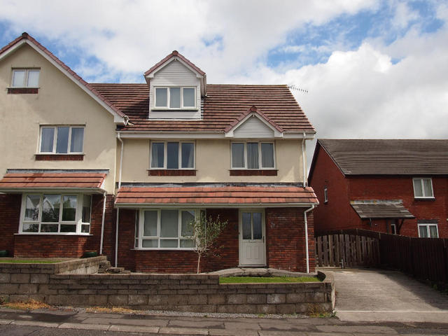  Image of 4 Bedroom Semi-Detached to rent at Cecil Road, SA4