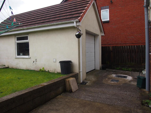  Image of 4 Bedroom Semi-Detached to rent at Cecil Road, SA4