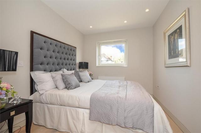  Image of 2 Bedroom Flat to rent at Lansdowne Way, Vauxhall, SW8
