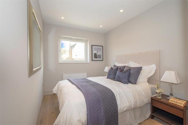  Image of 2 Bedroom Flat to rent at Lansdowne Way, Vauxhall, SW8