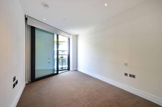  Image of 2 Bedroom Flat to rent at Middlesex Street, Whitechapel, E1