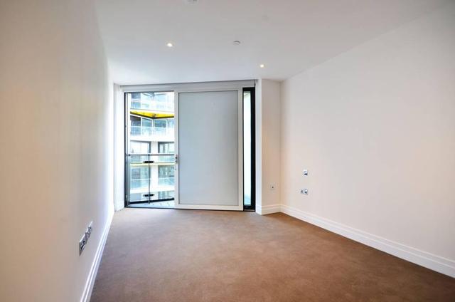  Image of 2 Bedroom Flat to rent at Middlesex Street, Whitechapel, E1
