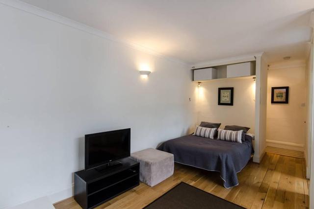  Image of Studio to rent at Queen