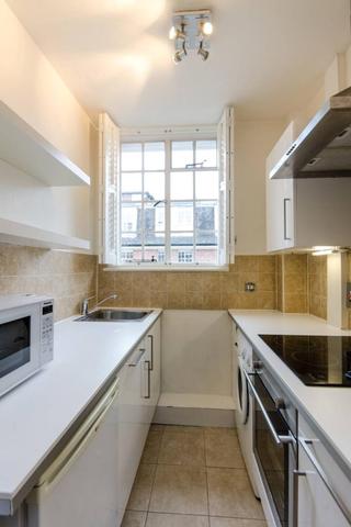  Image of Studio to rent at Queen