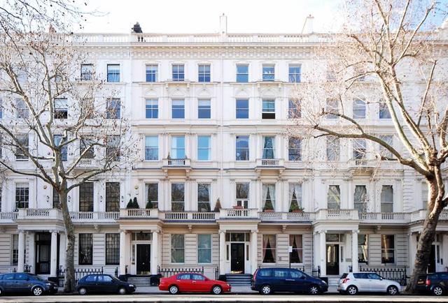  Image of Studio to rent at Queen