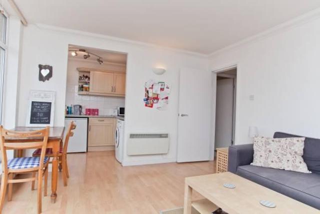  Image of 1 Bedroom Flat to rent at Hammersmith Road, London, W14