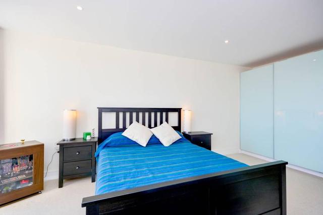  Image of 3 Bedroom Flat to rent at Westbourne Park Road, Ladboke Grove, W2