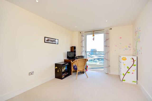 Image of 3 Bedroom Flat to rent at Westbourne Park Road, Ladboke Grove, W2