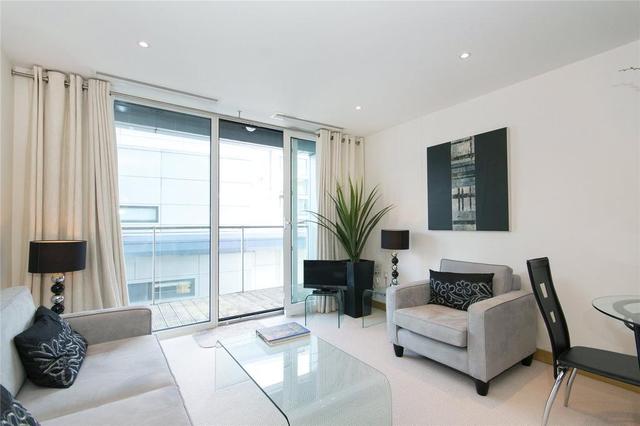  Image of 1 Bedroom Flat to rent at New Providence Wharf, Canary Wharf, E14