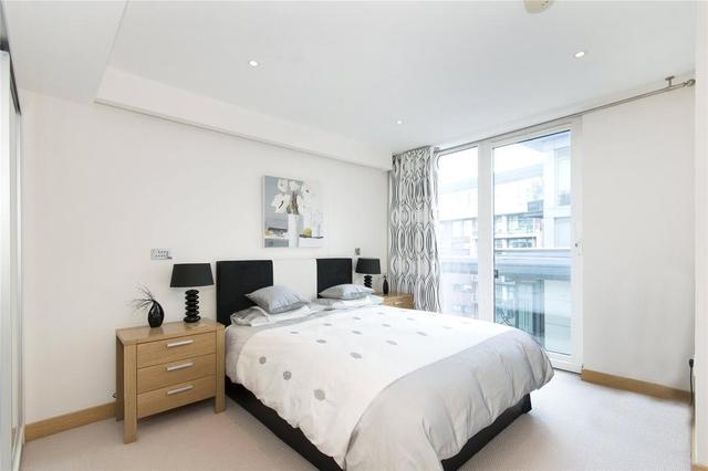  Image of 1 Bedroom Flat to rent at New Providence Wharf, Canary Wharf, E14