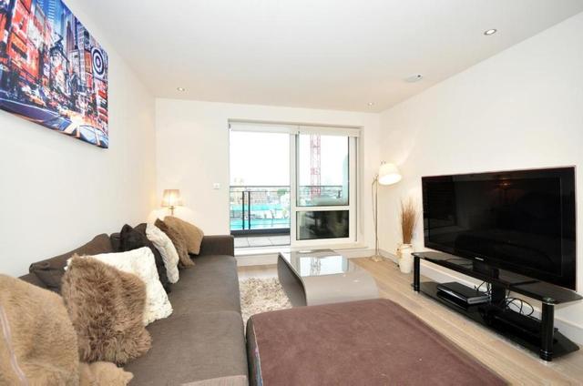  Image of 2 Bedroom Flat to rent at Westferry Circus, Canary Wharf, E14