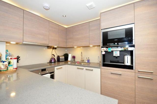  Image of 2 Bedroom Flat to rent at Westferry Circus, Canary Wharf, E14