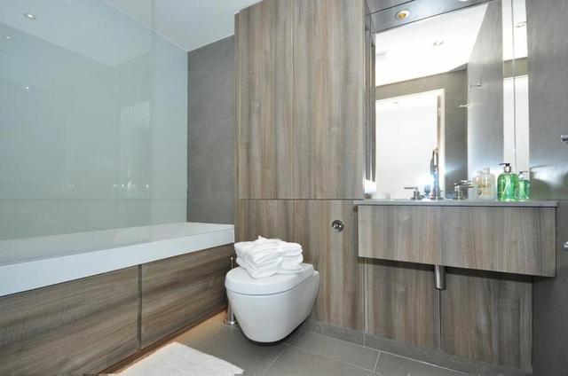  Image of 2 Bedroom Flat to rent at Westferry Circus, Canary Wharf, E14