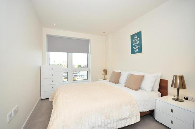  Image of 2 Bedroom Flat to rent at Westferry Circus, Canary Wharf, E14