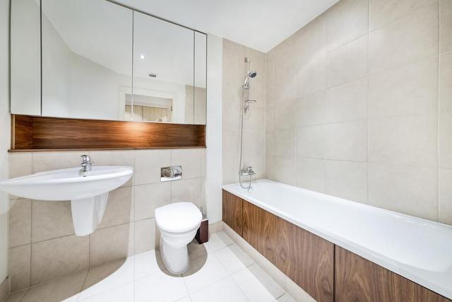  Image of 2 Bedroom Flat to rent at Westferry Circus, Canary Wharf, E14