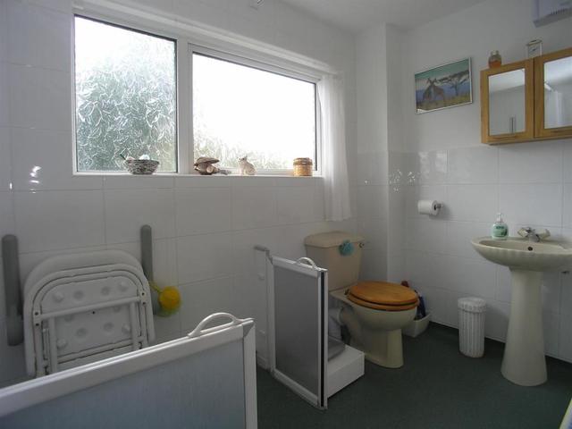 Image of 3 Bedroom Semi-Detached for sale at Sawbridgeworth