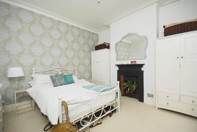  Image of 2 Bedroom Flat to rent at Redcliffe Gardens, Chelsea, SW10