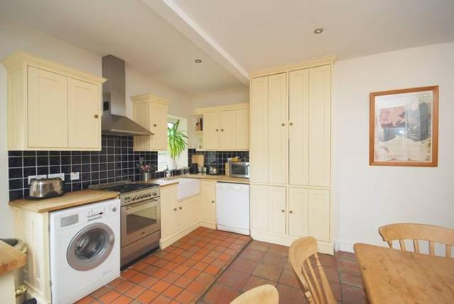  Image of 2 Bedroom Flat to rent at Redcliffe Gardens, Chelsea, SW10