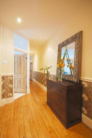  Image of 2 Bedroom Flat to rent at Redcliffe Gardens, Chelsea, SW10