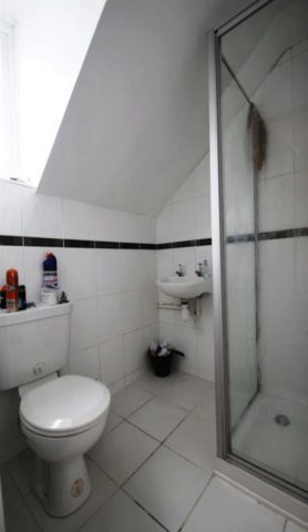  Image of 3 Bedroom Property to rent at Lovely 3 bed, 2 bathroom house.