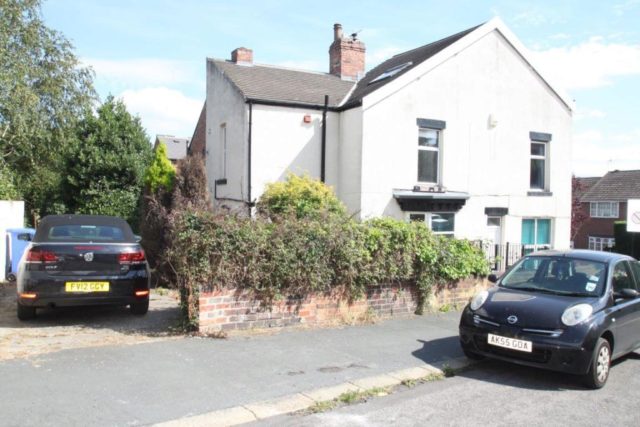  Image of 4 Bedroom Property to rent at Huge 4 bed, School Rd.
