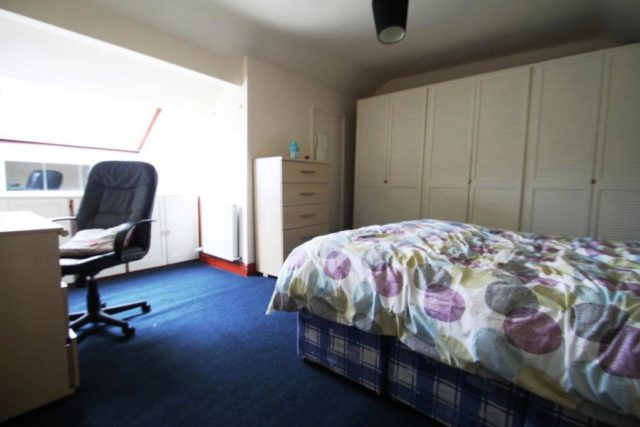  Image of 4 Bedroom Property to rent at Huge 4 bed, School Rd.