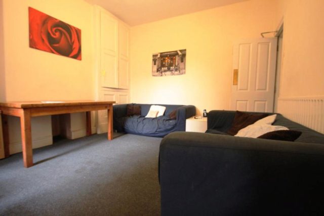  Image of 5 Bedroom Property to rent at Large 5 bedroom property, Bower Road