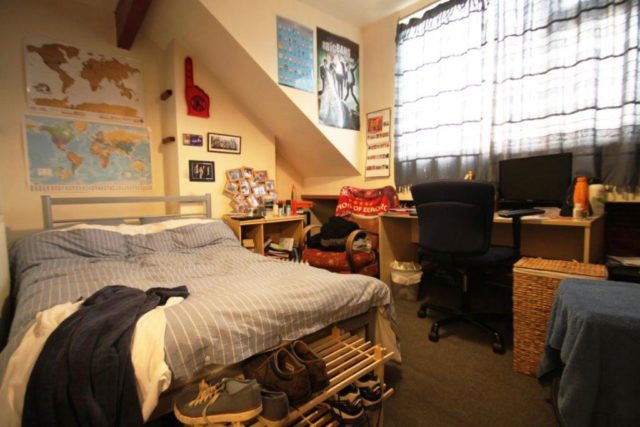  Image of 5 Bedroom Property to rent at Large 5 bedroom property, Bower Road