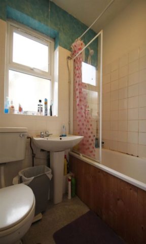  Image of 5 Bedroom Property to rent at Large 5 bedroom property, Bower Road