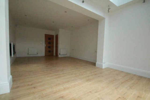  Image of 2 Bedroom Terraced for sale at Holmes Close, Purley
