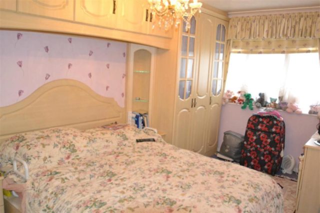  Image of 3 Bedroom End of Terrace for sale at Kesteven Close, Hainault, Ilford