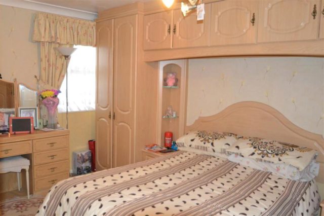  Image of 3 Bedroom End of Terrace for sale at Kesteven Close, Hainault, Ilford