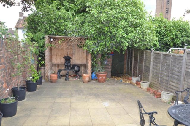  Image of 3 Bedroom End of Terrace for sale at Kesteven Close, Hainault, Ilford