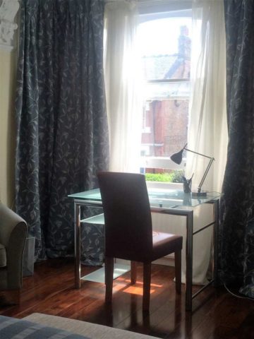  Image of Flat to rent at Creffield Road, London